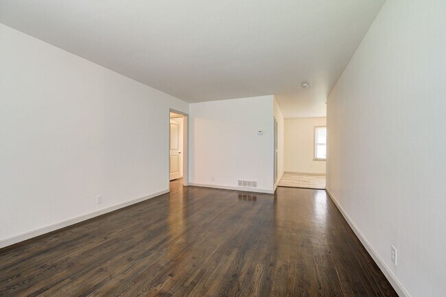 Photo - 628 E Hill St