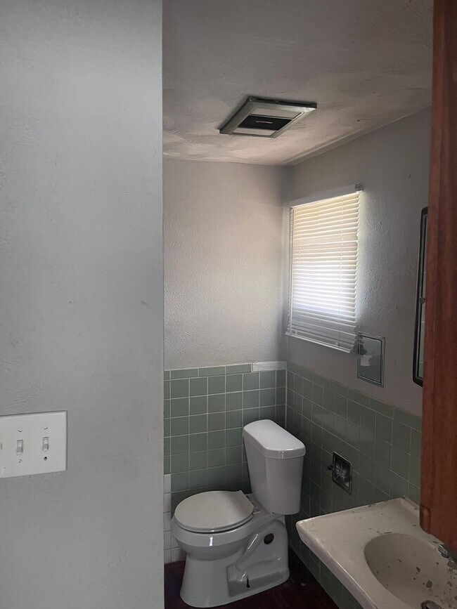 Photo - 2/1 in Southeast Sherman Near Rosedale Park
