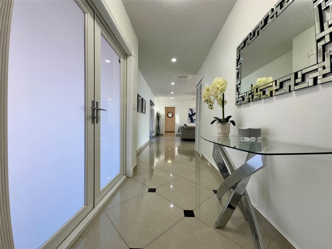 Photo - 481 W Tropical Way