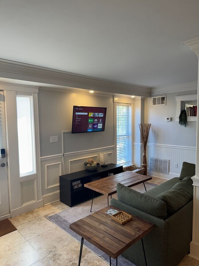 Photo - Stylish First-Floor Condo by Daffin Park with All-Inclusive Utilities