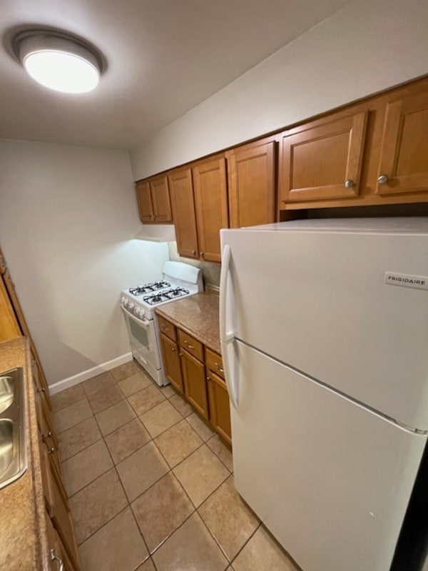 Photo - 932 W Rollins Rd Unit 932-E