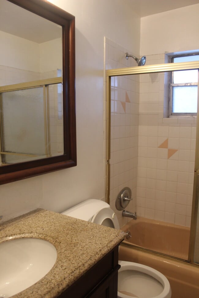 Building Photo - 20600 NW 7th Ave Unit 205