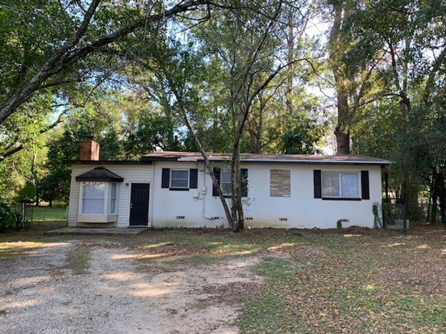 3 Bedroom House on Desiree Ct. Available Now! - 3 Bedroom House on Desiree Ct. Available Now!