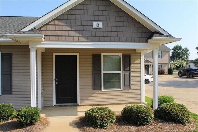 Building Photo - 3705a Hillcrest Dr Rental