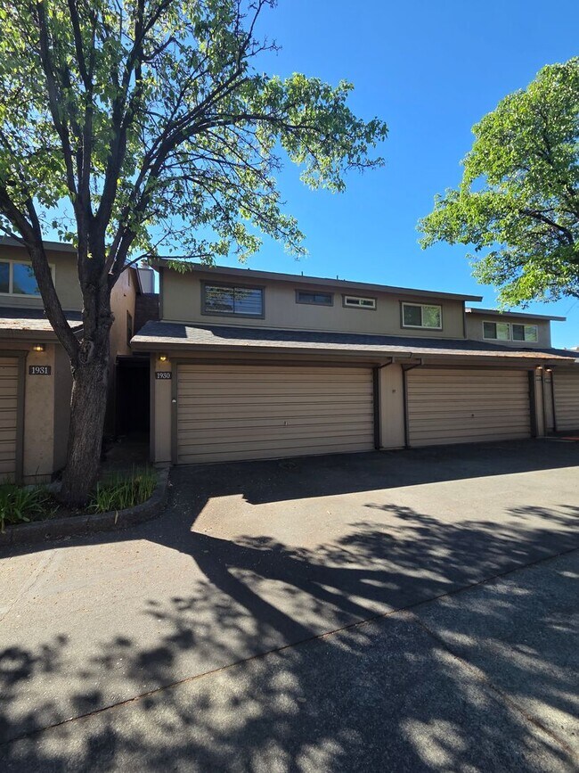 Photo - Condo in The Bluffs - Community Pool and Spa