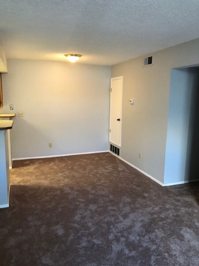 2bd, 2 bath condo for rent at Foxdale Condos House Rental in Aurora
