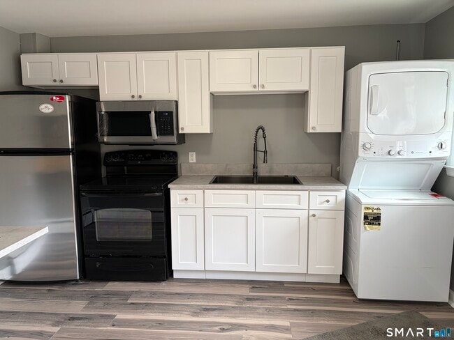 Building Photo - 28 Cross St