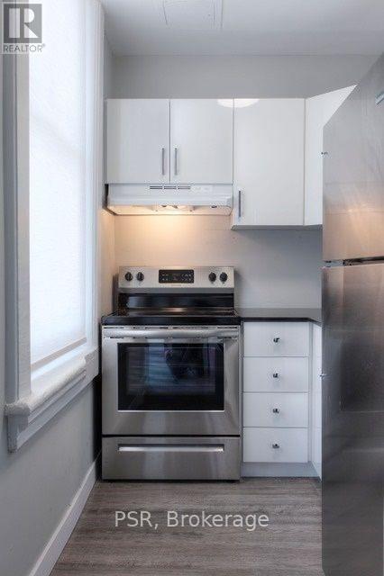 Photo - 205 Gerrard St E