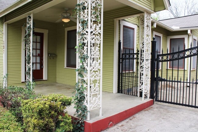 Photo - QUINTESSENTIAL ALAMO HEIGHTS COTTAGE