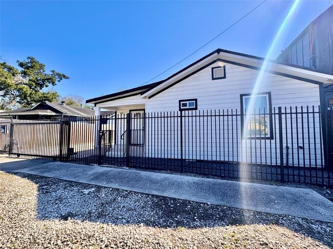 Building Photo - 4010 Chapman St