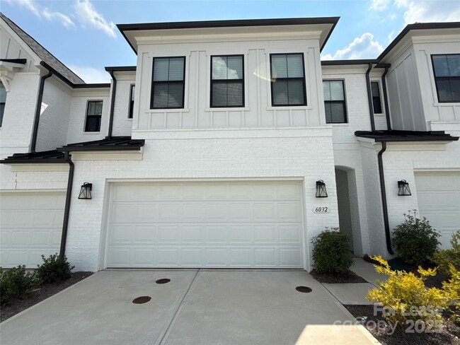 Photo - 6032 Mariemont Cir Townhome