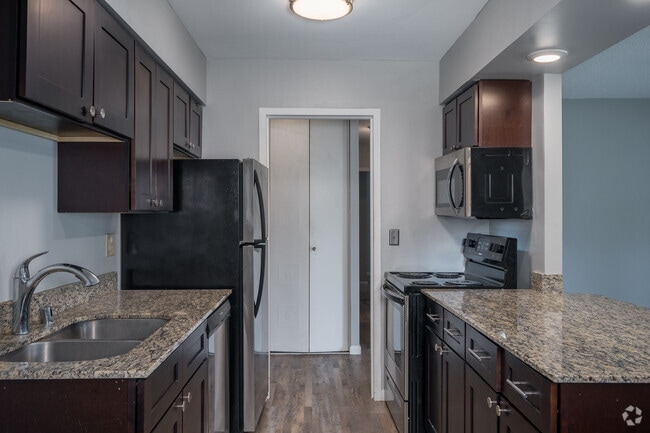 Photo - Interlachen Court