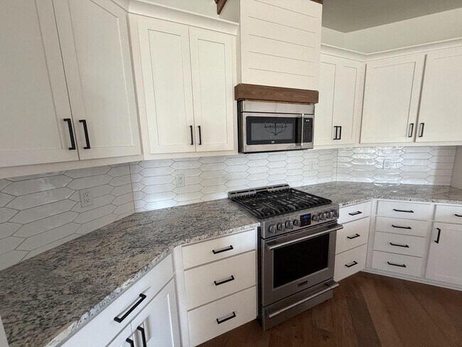 Photo - 410 Castle Rock Dr
