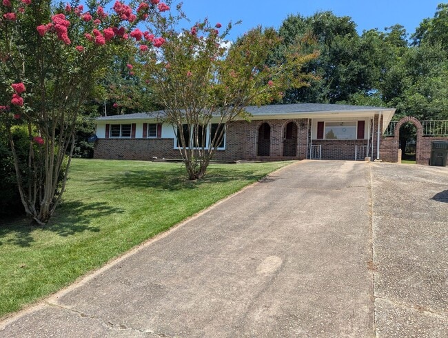 Building Photo - 109 Poplar Trl