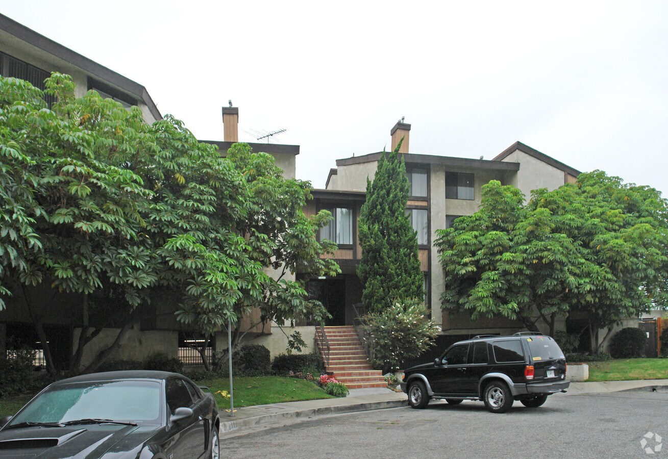 Photo - 3327 Livonia Ave