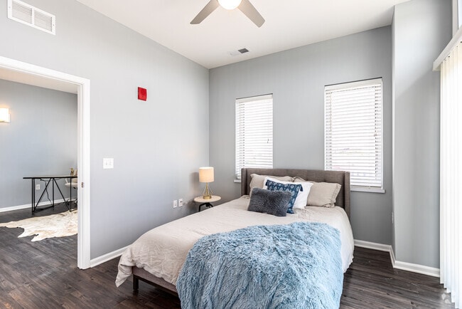 1BR, 1BA - 702SF