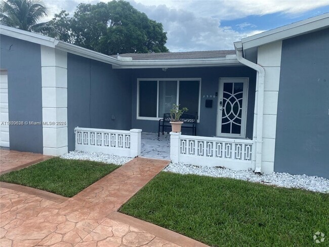 Building Photo - 3500 NW 32nd St Rental