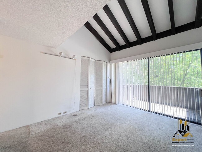 Photo - 887 Woodside Ln E Unit #3