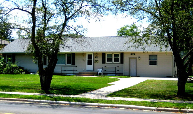 Building Photo - 252 N Tratt St Rental