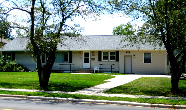 4 Bedroom house - 252 N Tratt St House