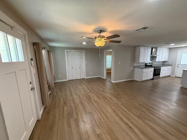 Photo - 923 Linn St
