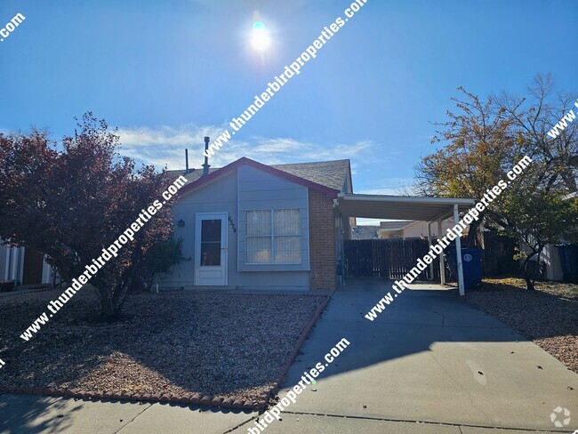 Building Photo - Great 2 bedroom with refrigerated air!! Rental