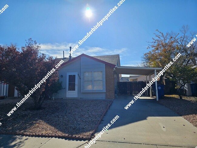 Great 2 bedroom with refrigerated air!! - Great 2 bedroom with refrigerated air!! Casa