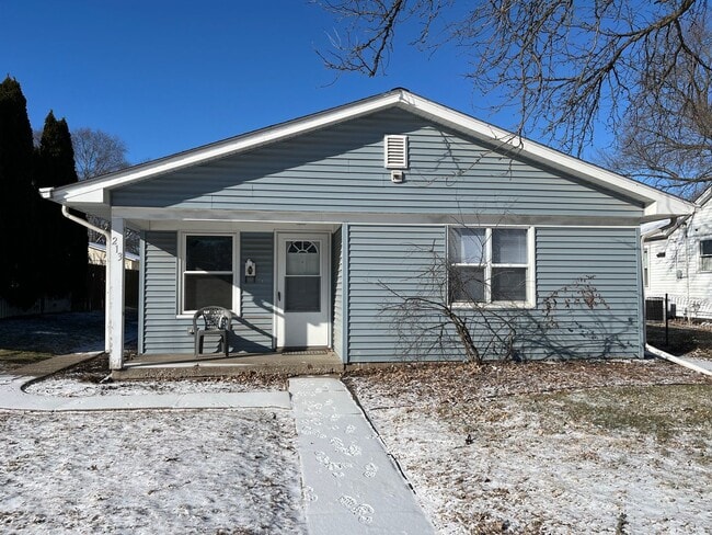 Building Photo - Dennis Riverfront Unit Front