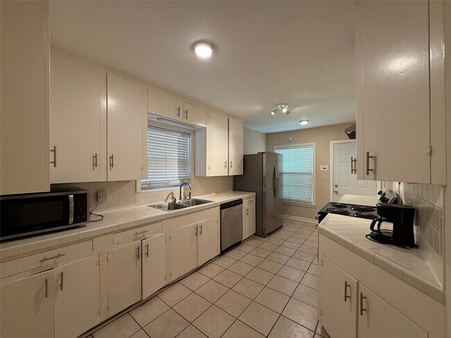 Photo - 2007 Sheridan St