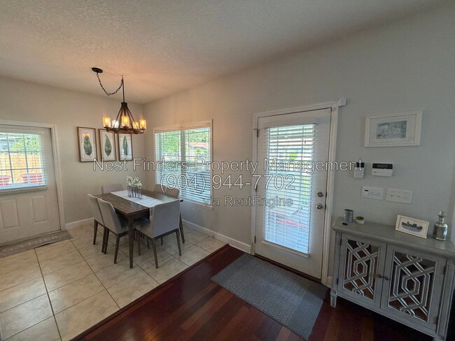 Photo - 3886 Walsh St