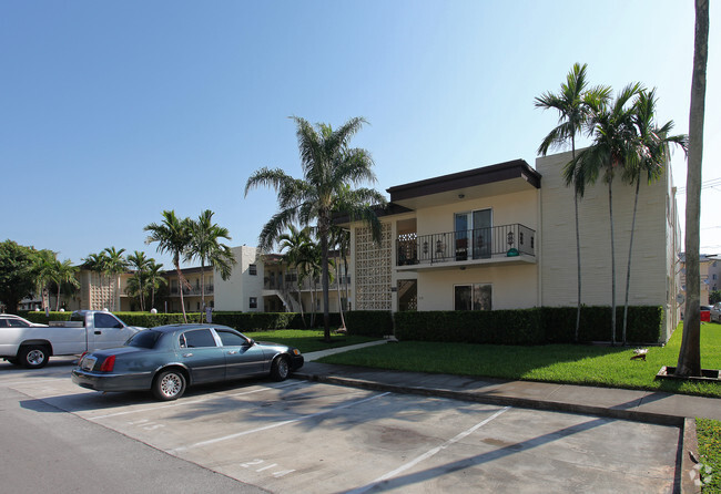 Building Photo - Crescent Arms Apartments