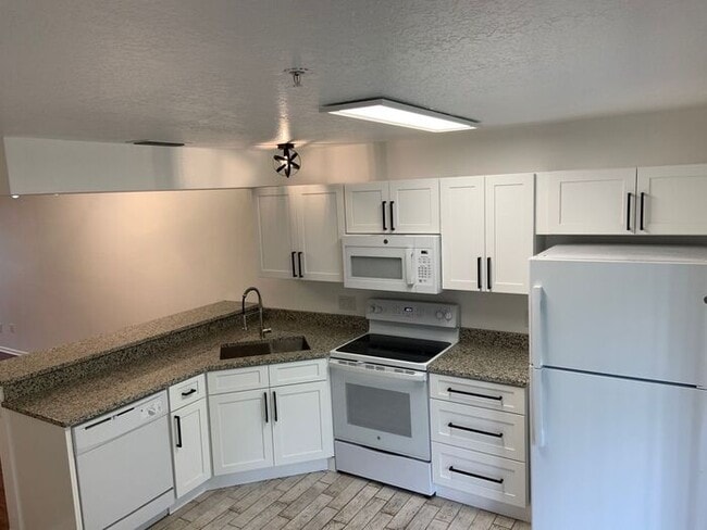 Photo - Beautiful 2/2 Condo In Hunter's Reserve! Near UCF!