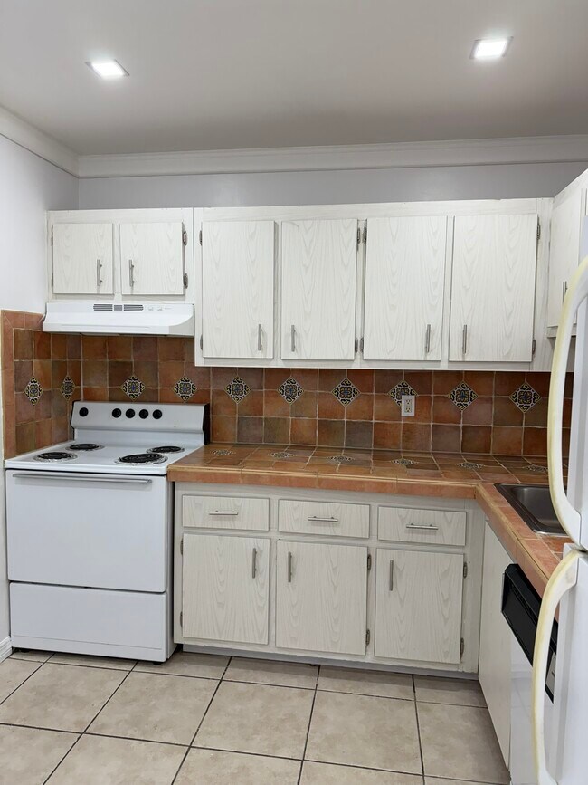 Photo - 7701 Camino Real Unidad A-404