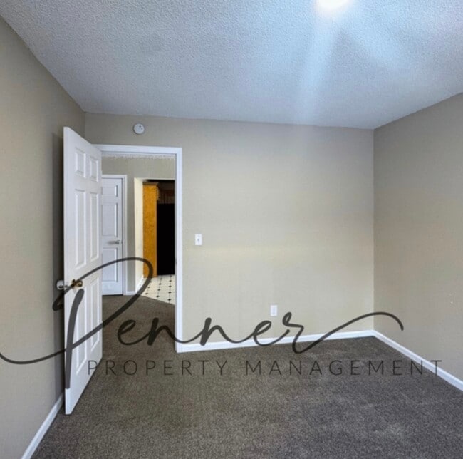 Photo - 401 NE Austin St