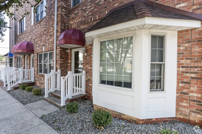 Photo - 132-134 Main St