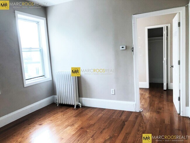 Photo - 241 Maverick St Unit 2