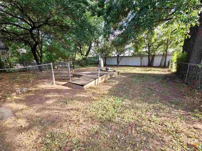 Photo - 1517 Blonde St