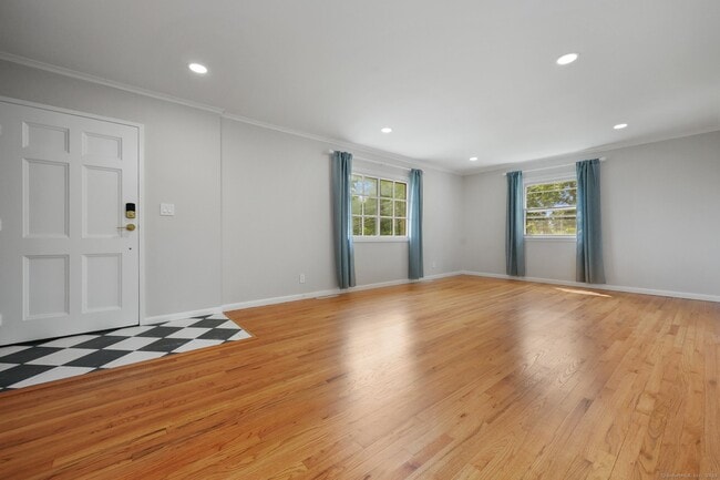 Photo - 13 1/2 Hickory Dr