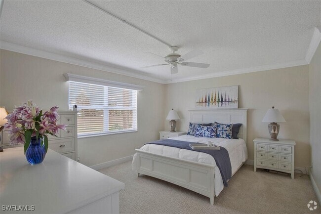 Building Photo - 4372 27th Ct SW Unit 201 Rental