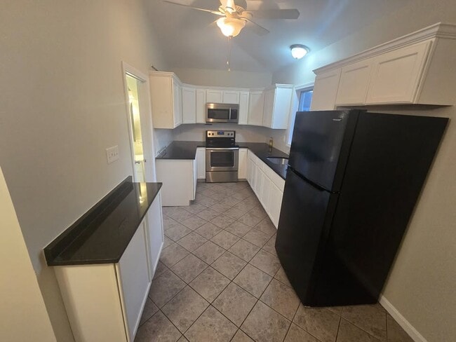 Building Photo - 625 County St Unit 2R