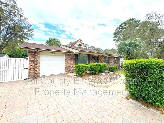 Photo - 504 Kelly St