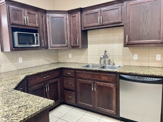 Photo - 408 Boggy Creek Dr