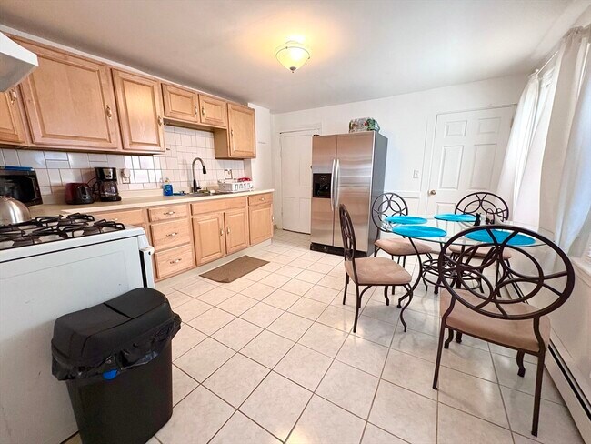Photo - 285 Roxbury St