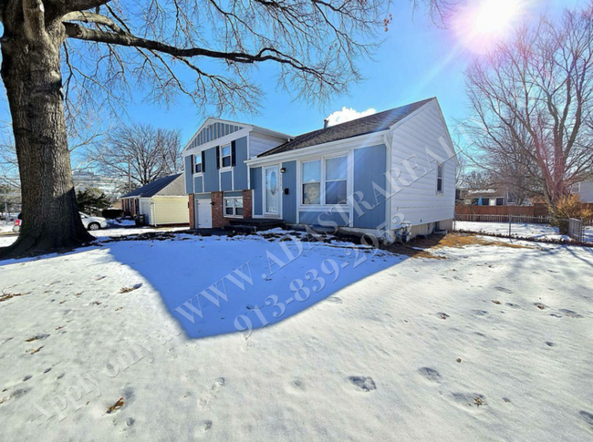 FANTASTIC 3 Bed 2 Bath Home in Overland pa... - FANTASTIC 3 Bed 2 Bath Home in Overland pa...