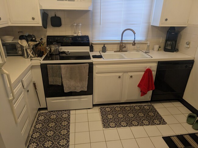 Photo - 176 Garden Pkwy Unidad Left Side
