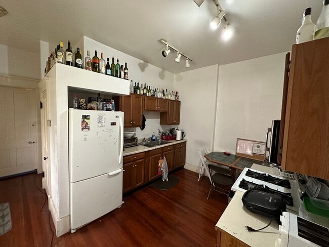 Photo - 6 Bedroom House Available Next to UC Campus