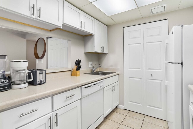 Photo - 401 12th St S Unidad FL18-ID1048675P