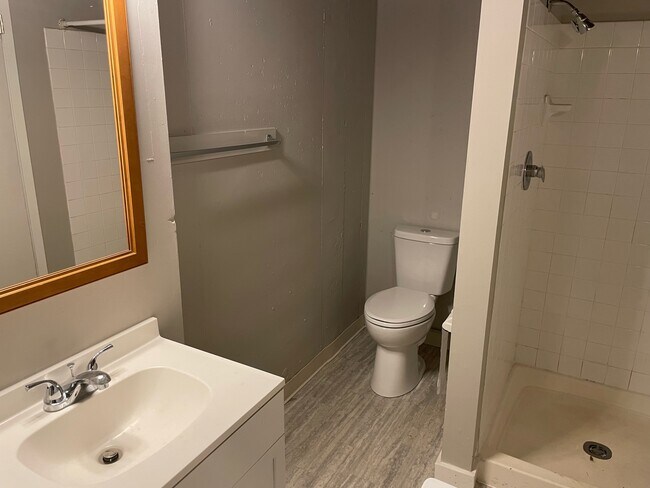Photo - 505 E Graham Pl