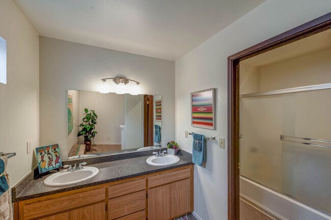 Photo - 2nd Avenue Square