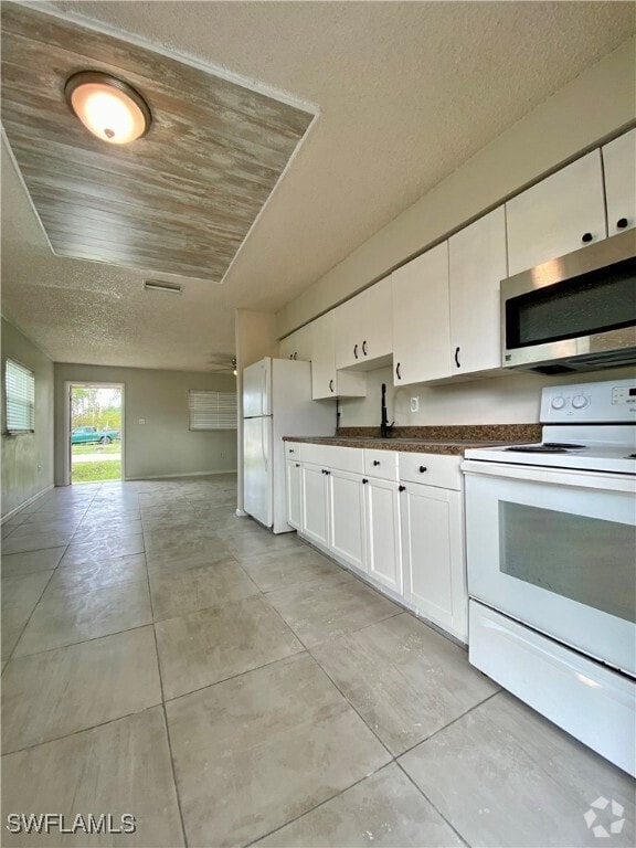 Building Photo - 1534 Oak Dr Rental